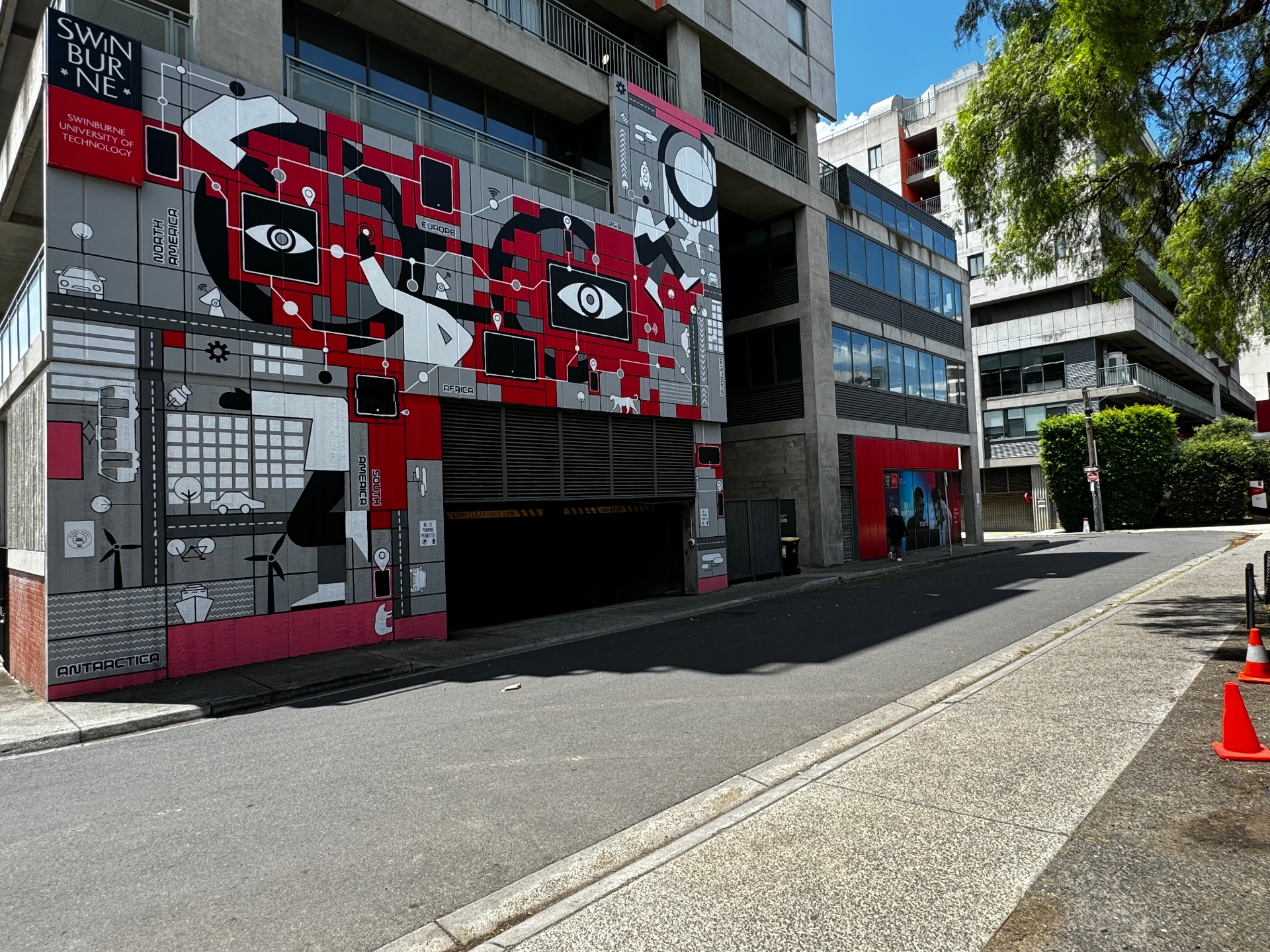 Swinburne mural, street perspective